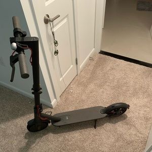 E scooter w/charger (Lock available as well)